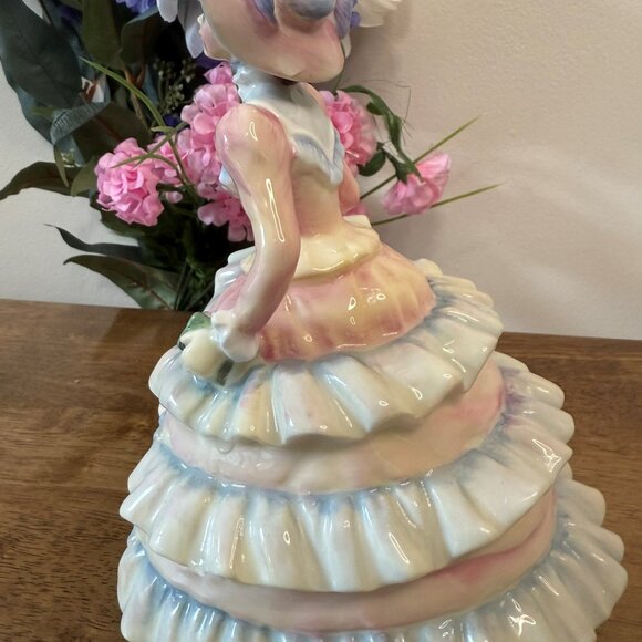 Royal Doulton Figurine Hannah HN 3369 – Hand Decorated Bone China by Nada - Picture 4 of 6